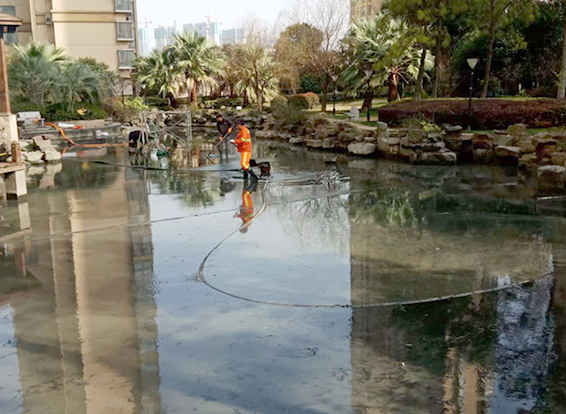 总口管理区景观池淤泥清理