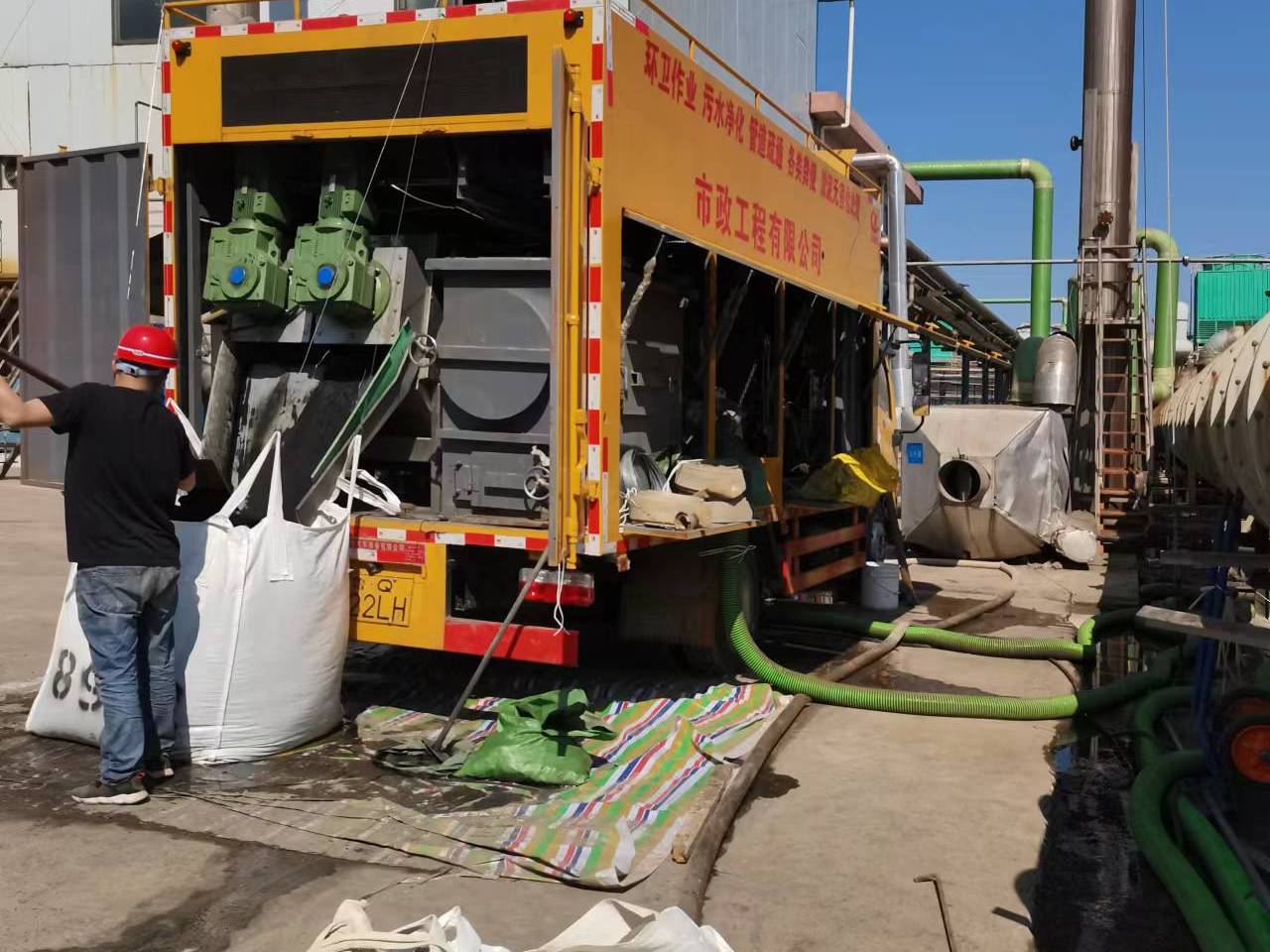 总口管理区淤泥压干处理